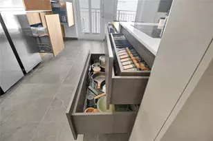 7600 Collins Ave, Miami Beach, FL 33141 - Photo 11