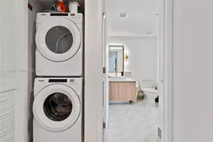 159 NE 6th St, Miami, FL 33132 - Photo 25