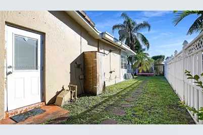 9730 Johnson St, Pembroke Pines, FL 33024 - Photo 11