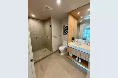 11 NE 6th #2610, Miami, FL 33132 - Photo 17