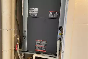 555 NE 15th St, Miami, FL 33132 - Photo 15