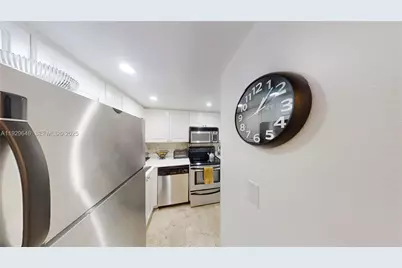 800 West Ave #614, Miami Beach, FL 33139 - Photo 5