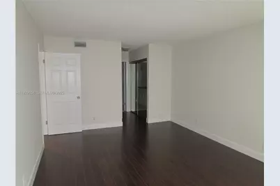 200 Lakeview Dr #108, Weston, FL 33326 - Photo 7