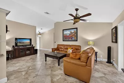 135 Rosewood Cir, Jupiter, FL 33458 - Photo 5