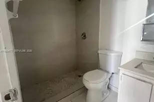 10090 NW 80th Ct, Hialeah Gardens, FL 33016 - Photo 11