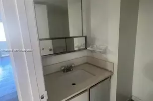 10090 NW 80th Ct, Hialeah Gardens, FL 33016 - Photo 7