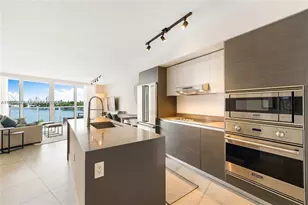 9821 E Bay Harbor Dr, Bay Harbor Islands, FL 33154 - Photo 7