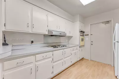 8345 SW 98th St, Miami, FL 33156 - Photo 9