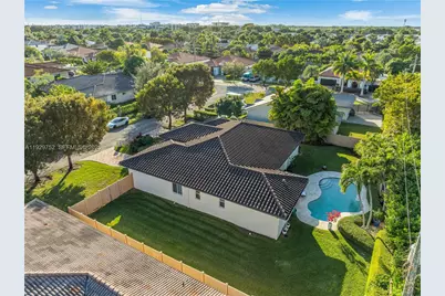 9221 SW 170th Ln, Palmetto Bay, FL 33157 - Photo 35