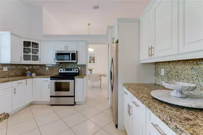 9221 SW 170th Ln, Palmetto Bay, FL 33157 - Photo 11