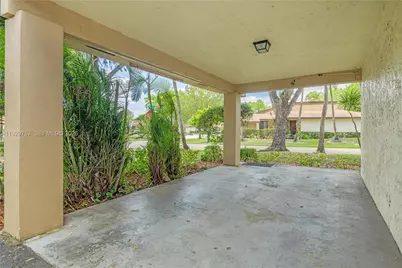8097 Royal Palm Cir, Tamarac, FL 33321 - Photo 5