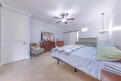 8097 Royal Palm Cir, Tamarac, FL 33321 - Photo 21