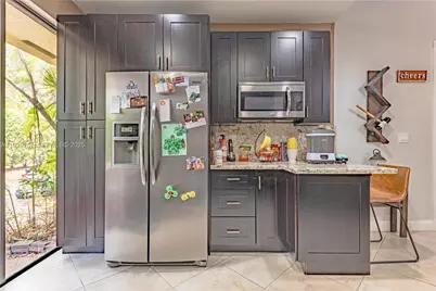 8097 Royal Palm Cir, Tamarac, FL 33321 - Photo 17