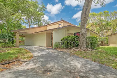 8097 Royal Palm Cir, Tamarac, FL 33321 - Photo 1