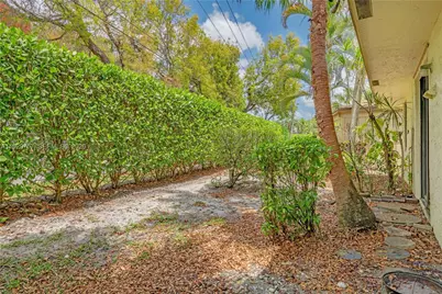 8097 Royal Palm Cir, Tamarac, FL 33321 - Photo 37
