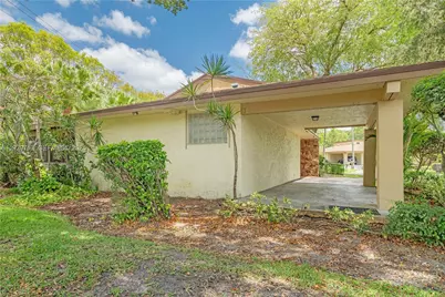 8097 Royal Palm Cir, Tamarac, FL 33321 - Photo 7