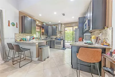8097 Royal Palm Cir, Tamarac, FL 33321 - Photo 13