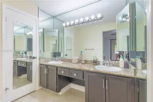 8097 Royal Palm Cir, Tamarac, FL 33321 - Photo 23