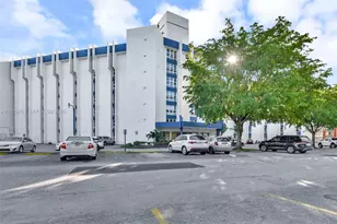 9682 Fontainebleau Blvd, Miami, FL 33172 - Photo 5