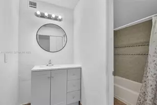 9682 Fontainebleau Blvd, Miami, FL 33172 - Photo 17