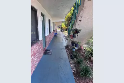 1028 NE 39th Dr #1, Oakland Park, FL 33334 - Photo 3