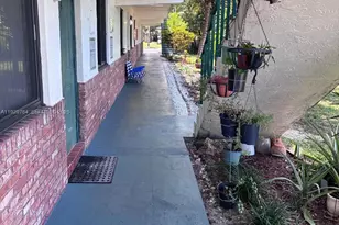 1028 NE 39th Dr, Oakland Park, FL 33334 - Photo 3