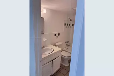 1028 NE 39th Dr #1, Oakland Park, FL 33334 - Photo 9