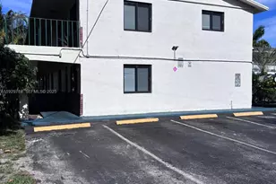 1028 NE 39th Dr, Oakland Park, FL 33334 - Photo 5