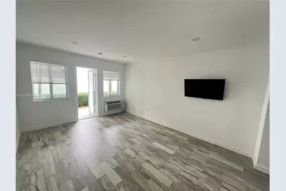 220 Collins Ave #8A, Miami Beach, FL 33139 - Photo 3