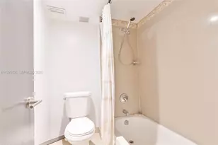 325 Lakeview Dr, Weston, FL 33326 - Photo 7