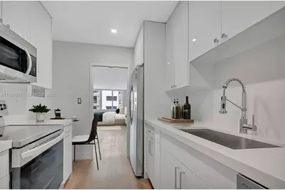 5401 Collins Ave #411, Miami Beach, FL 33140 - Photo 11