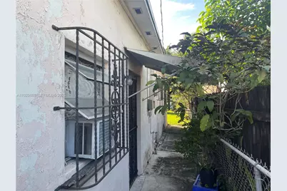1040 NW 28th Ave, Miami, FL 33125 - Photo 9