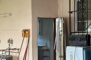 1040 NW 28th Ave, Miami, FL 33125 - Photo 15