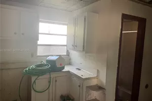 1040 NW 28th Ave, Miami, FL 33125 - Photo 11