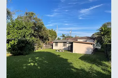 1040 NW 28th Ave, Miami, FL 33125 - Photo 7
