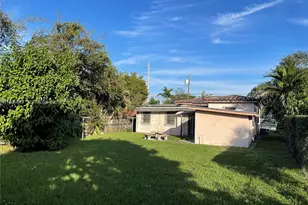 1040 NW 28th Ave, Miami, FL 33125 - Photo 7