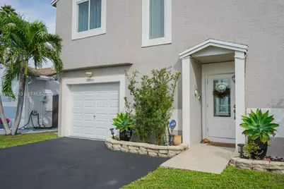 19907 NW 67th Ct, Hialeah, FL 33015 - Photo 3