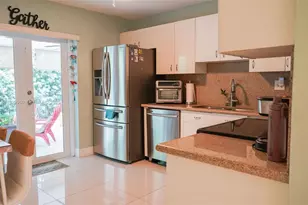 19907 NW 67th Ct, Hialeah, FL 33015 - Photo 15