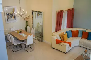 19907 NW 67th Ct, Hialeah, FL 33015 - Photo 9