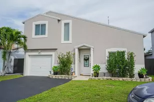 19907 NW 67th Ct, Hialeah, FL 33015 - Photo 1