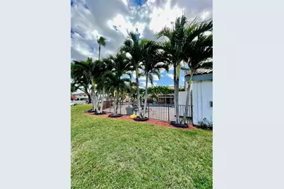 562 NW 82nd Pl #309, Miami, FL 33126 - Photo 33