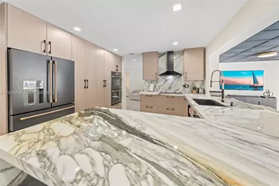 8451 Dundee Ter, Miami Lakes, FL 33016 - Photo 17