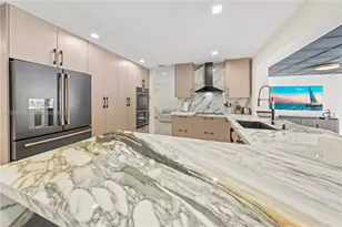 8451 Dundee Terrace, Miami Lakes, FL 33016 - Photo 17