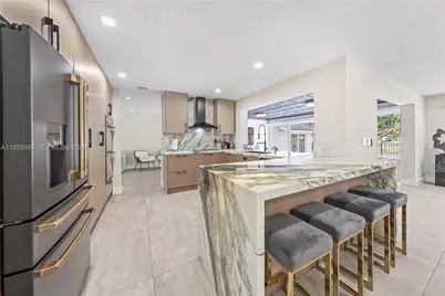 8451 Dundee Ter, Miami Lakes, FL 33016 - Photo 21