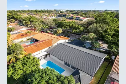 8451 Dundee Ter, Miami Lakes, FL 33016 - Photo 49