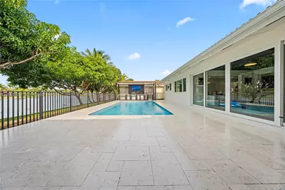 8451 Dundee Ter, Miami Lakes, FL 33016 - Photo 37