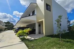 574 NW 7th St, Florida City, FL 33034 - Photo 1