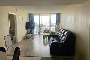 20301 W Country Club Dr, Aventura, FL 33180 - Photo 7