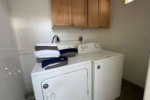 1526 NE 110th St, Miami, FL 33161 - Photo 15