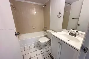 301 Palm Way, Pembroke Pines, FL 33025 - Photo 9